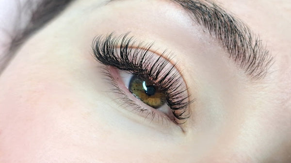 Lash Lifting and Eyelash Extensions in London: Enhance Your Natural Beauty with Ninski London