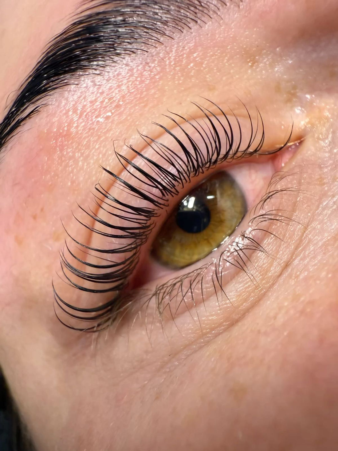 Lash Lifting and Eyelash Extensions in London: Enhance Your Natural Beauty with Ninski London